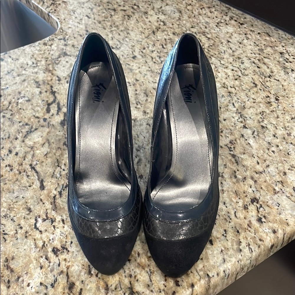 3/$15 Stylish Black Heels Fiona size 8